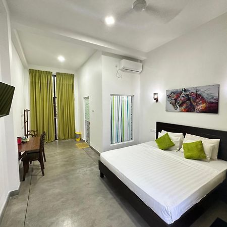 Jayaa Beach Talpe Esterno foto