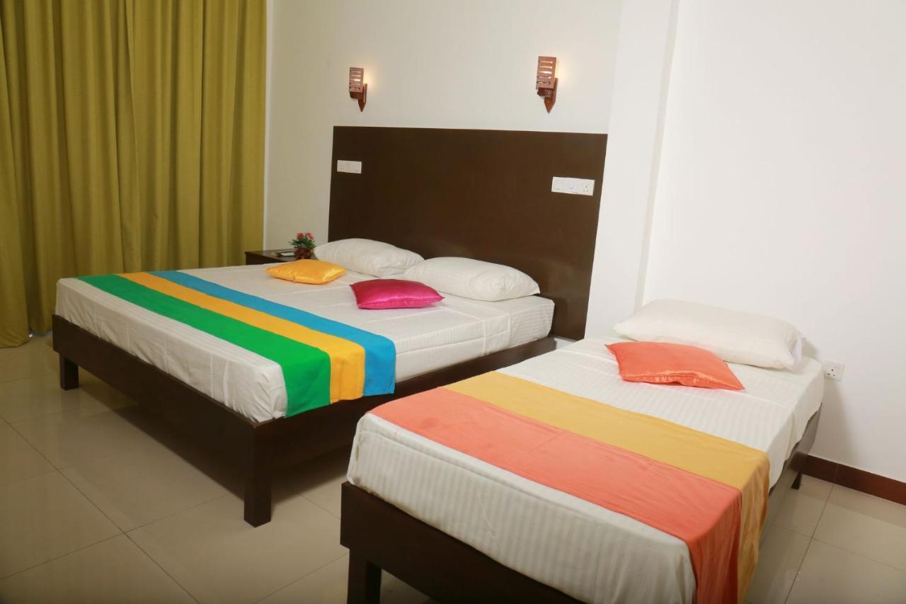 Jayaa Beach Talpe Esterno foto