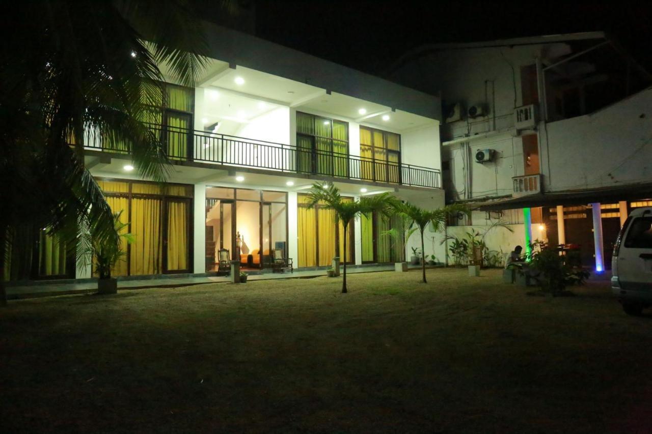 Jayaa Beach Talpe Esterno foto