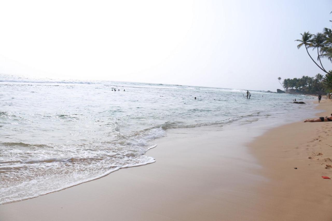 Jayaa Beach Talpe Esterno foto