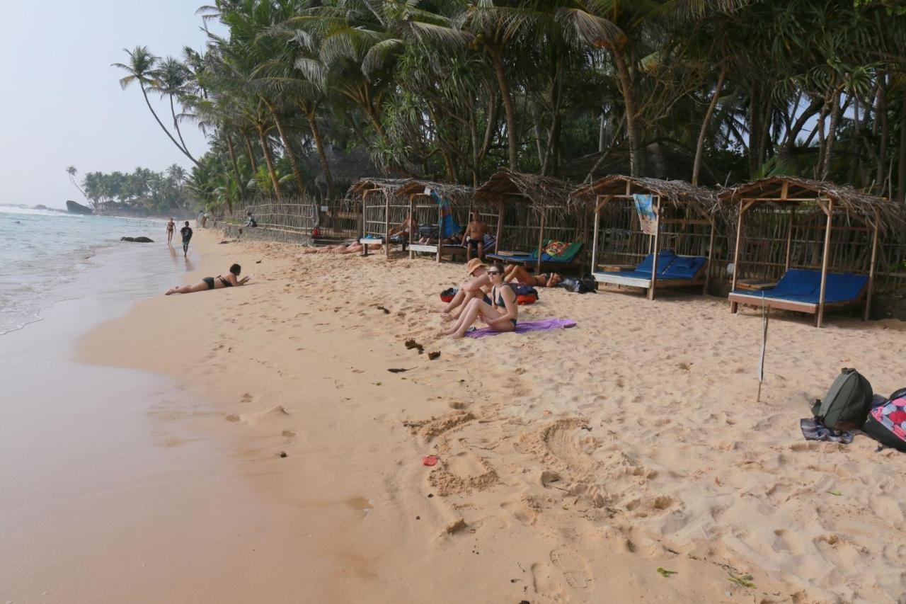 Jayaa Beach Talpe Esterno foto