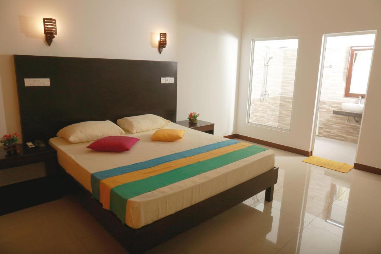Jayaa Beach Talpe Esterno foto