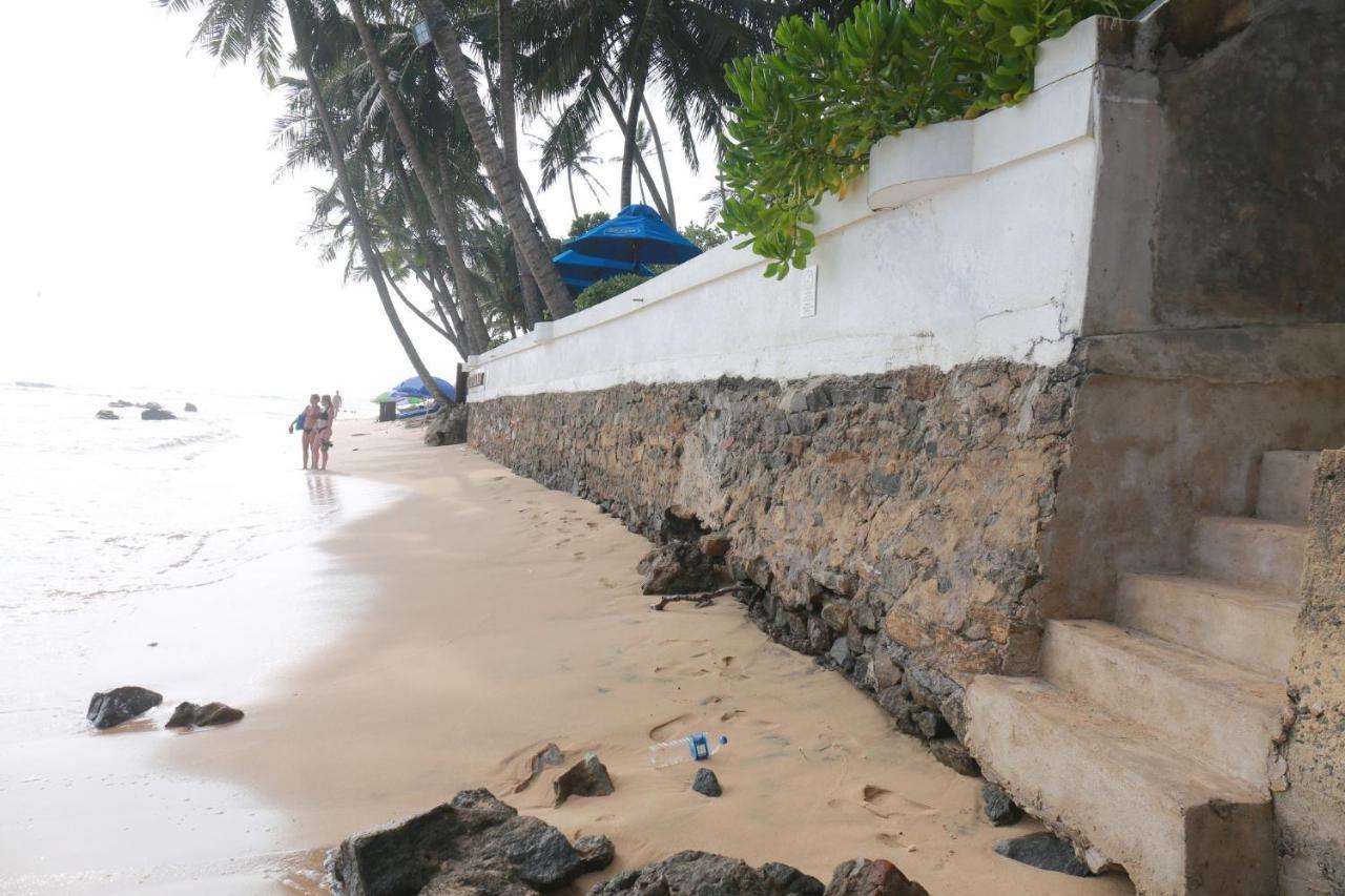 Jayaa Beach Talpe Esterno foto