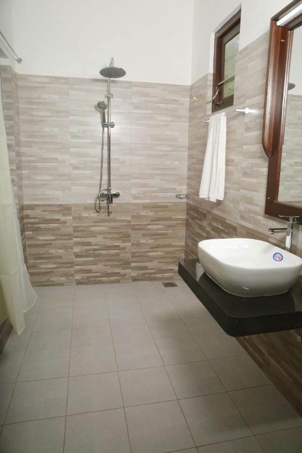 Jayaa Beach Talpe Esterno foto