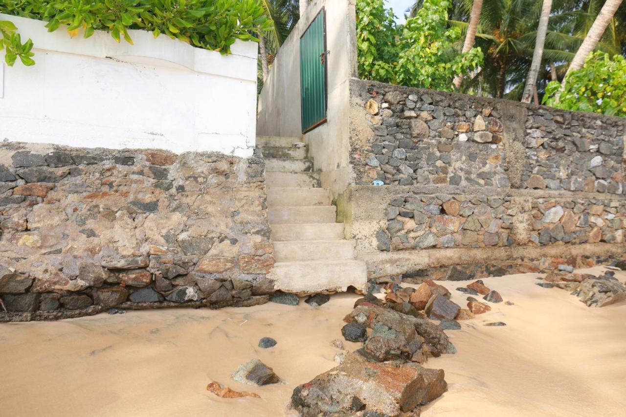 Jayaa Beach Talpe Esterno foto