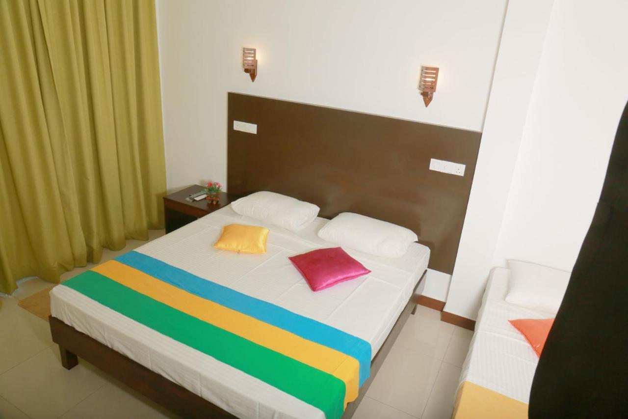 Jayaa Beach Talpe Esterno foto