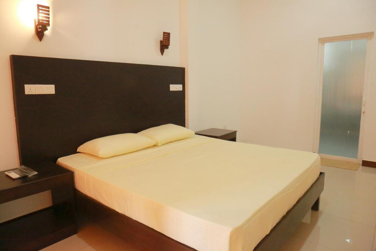 Jayaa Beach Talpe Esterno foto