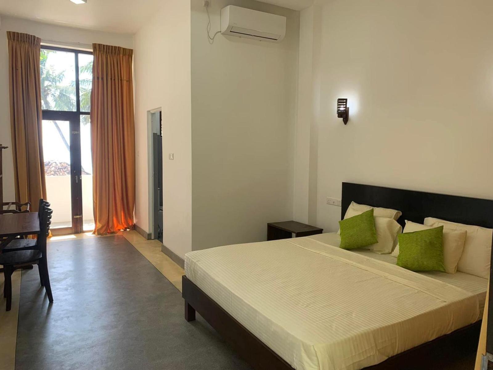 Jayaa Beach Talpe Esterno foto